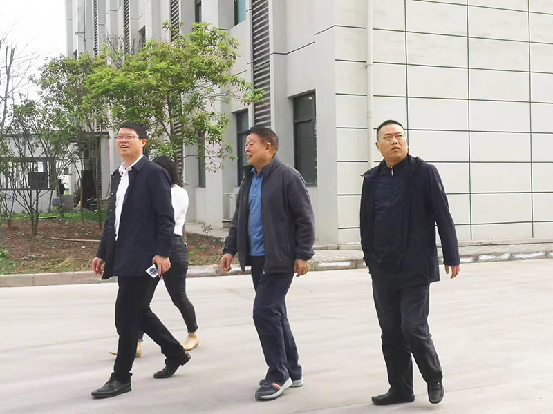 熱烈歡迎港橋產(chǎn)業(yè)促進(jìn)中心黨工委書記、主任陳小武等領(lǐng)導(dǎo)蒞臨我廠指導(dǎo)工作